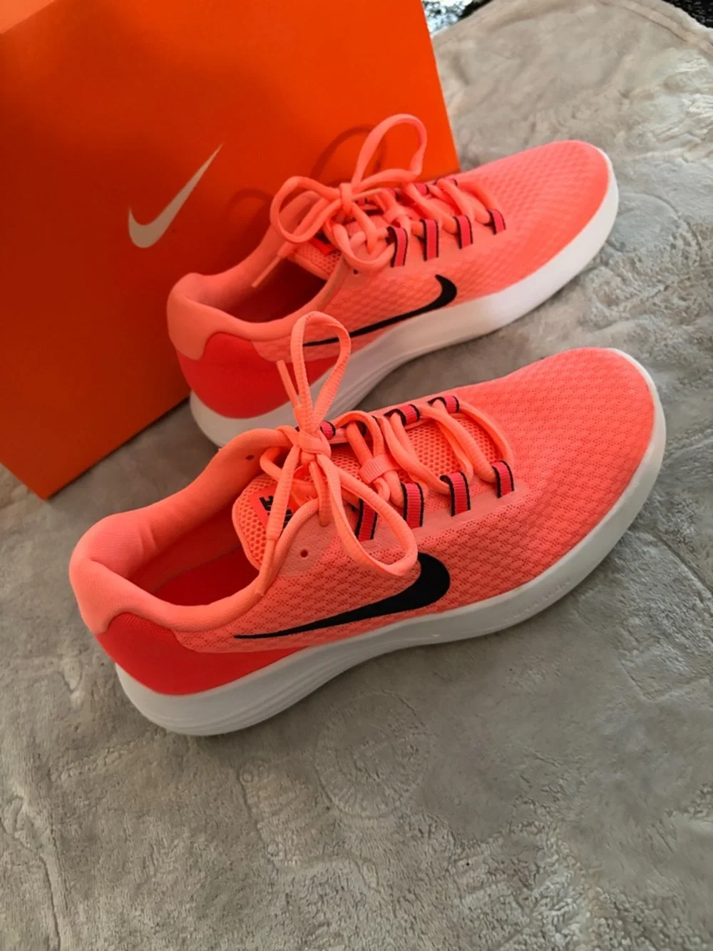 Nike Coral Pink Mesh Athletic Sneakers with Black Swoosh - Picture 3 of 8